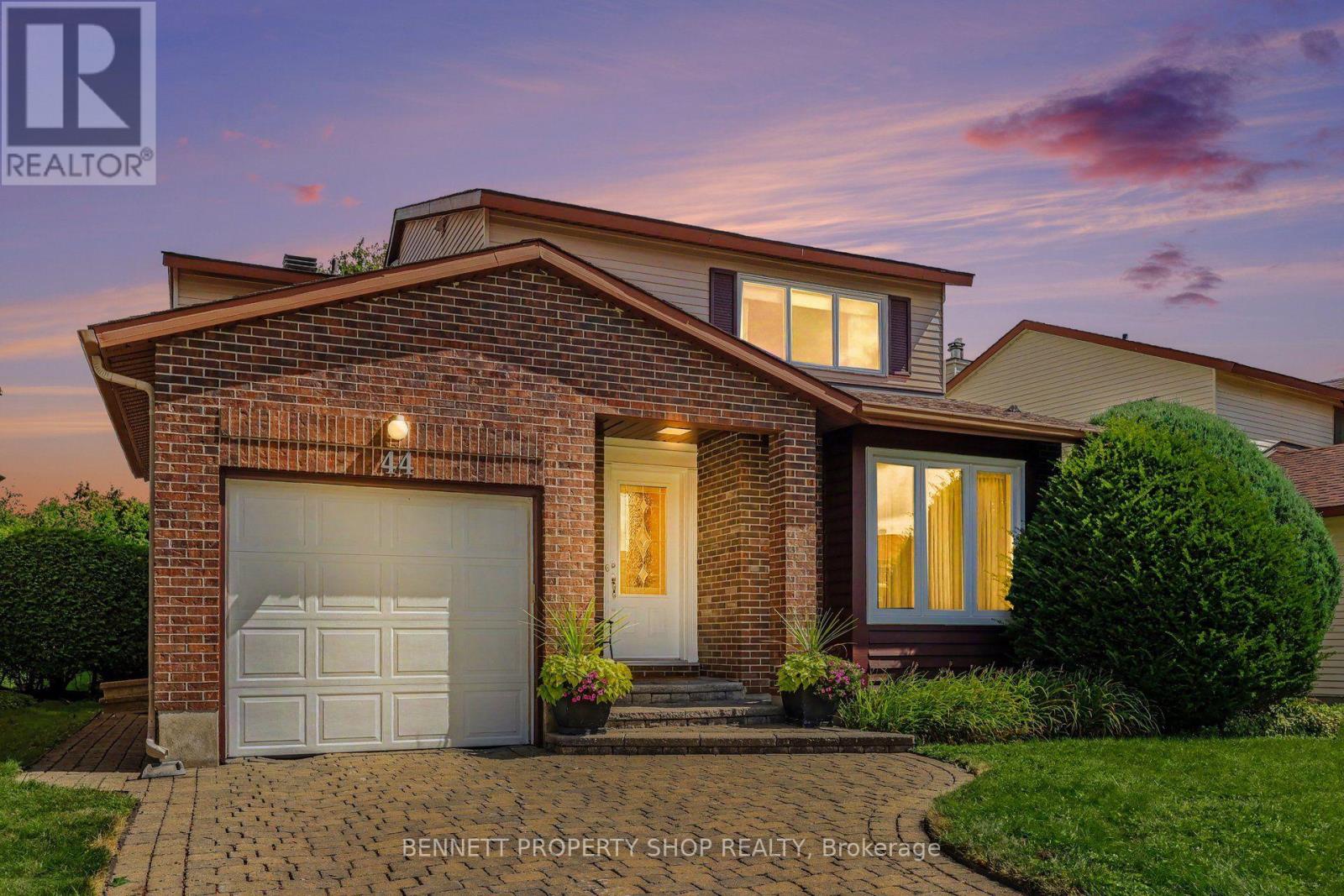 44 FARM GATE CRESCENT - 1