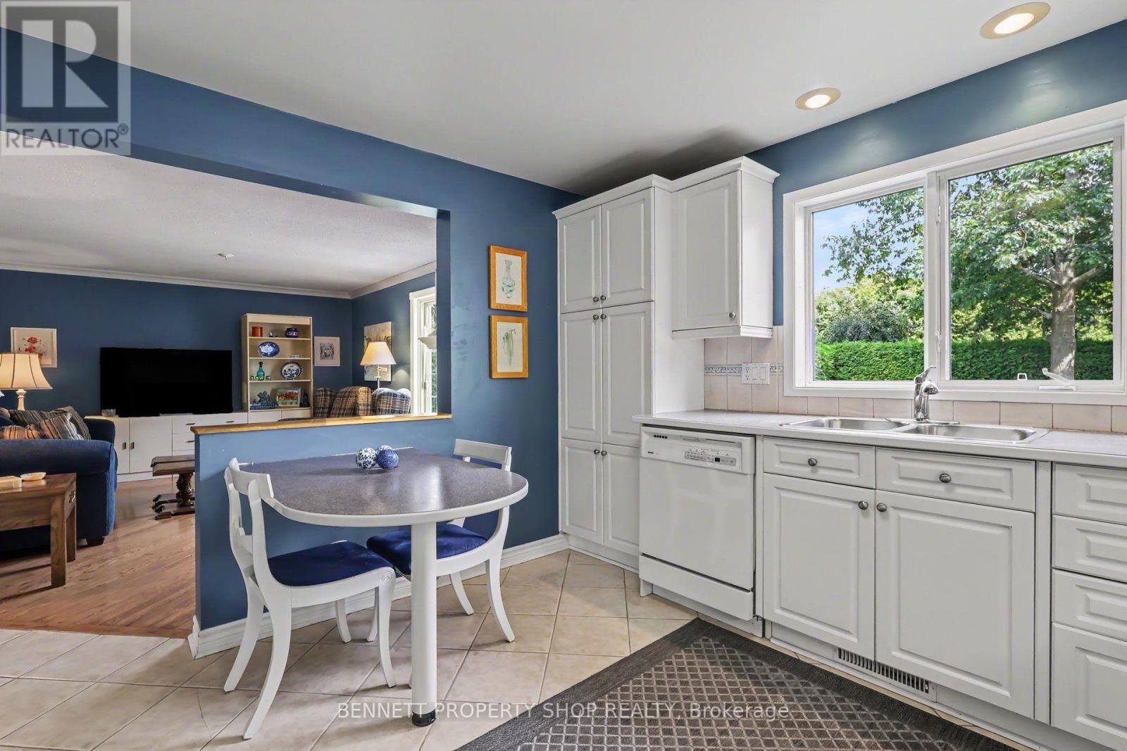 44 FARM GATE CRESCENT - 10