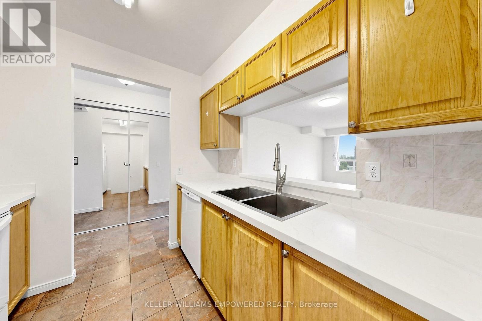 #1511 238 DORIS AVENUE - 18
