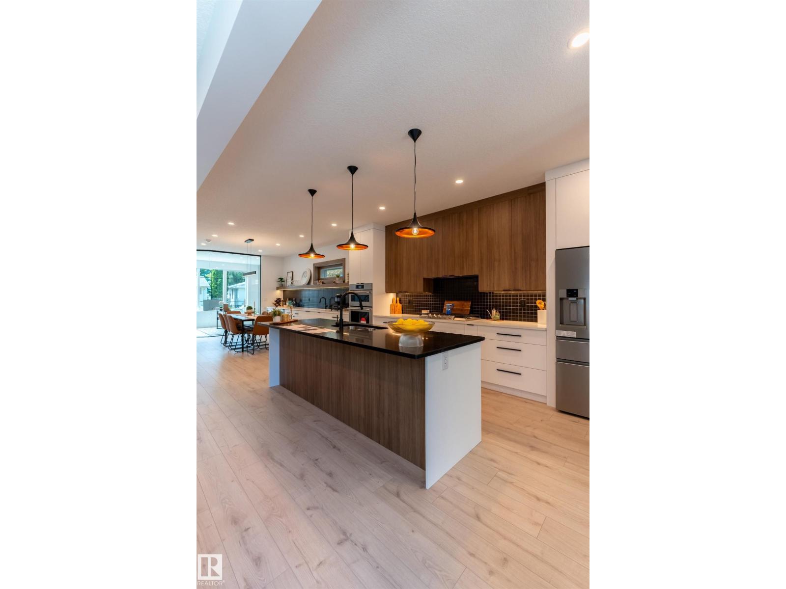 11121 51 ST NW - 15