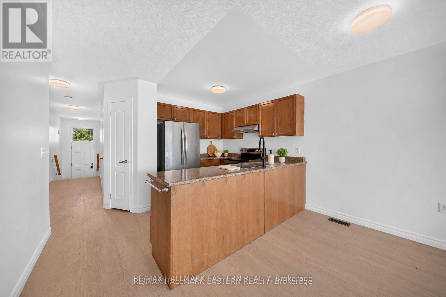 656 CLANCY CRESCENT - 12