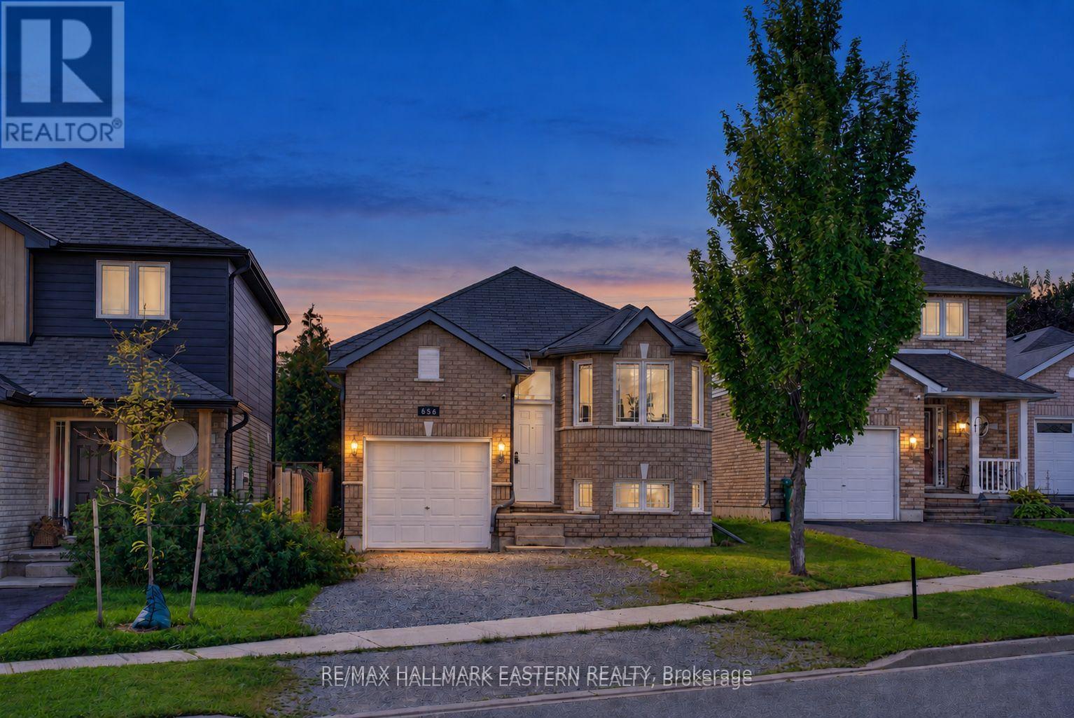 656 CLANCY CRESCENT - 2
