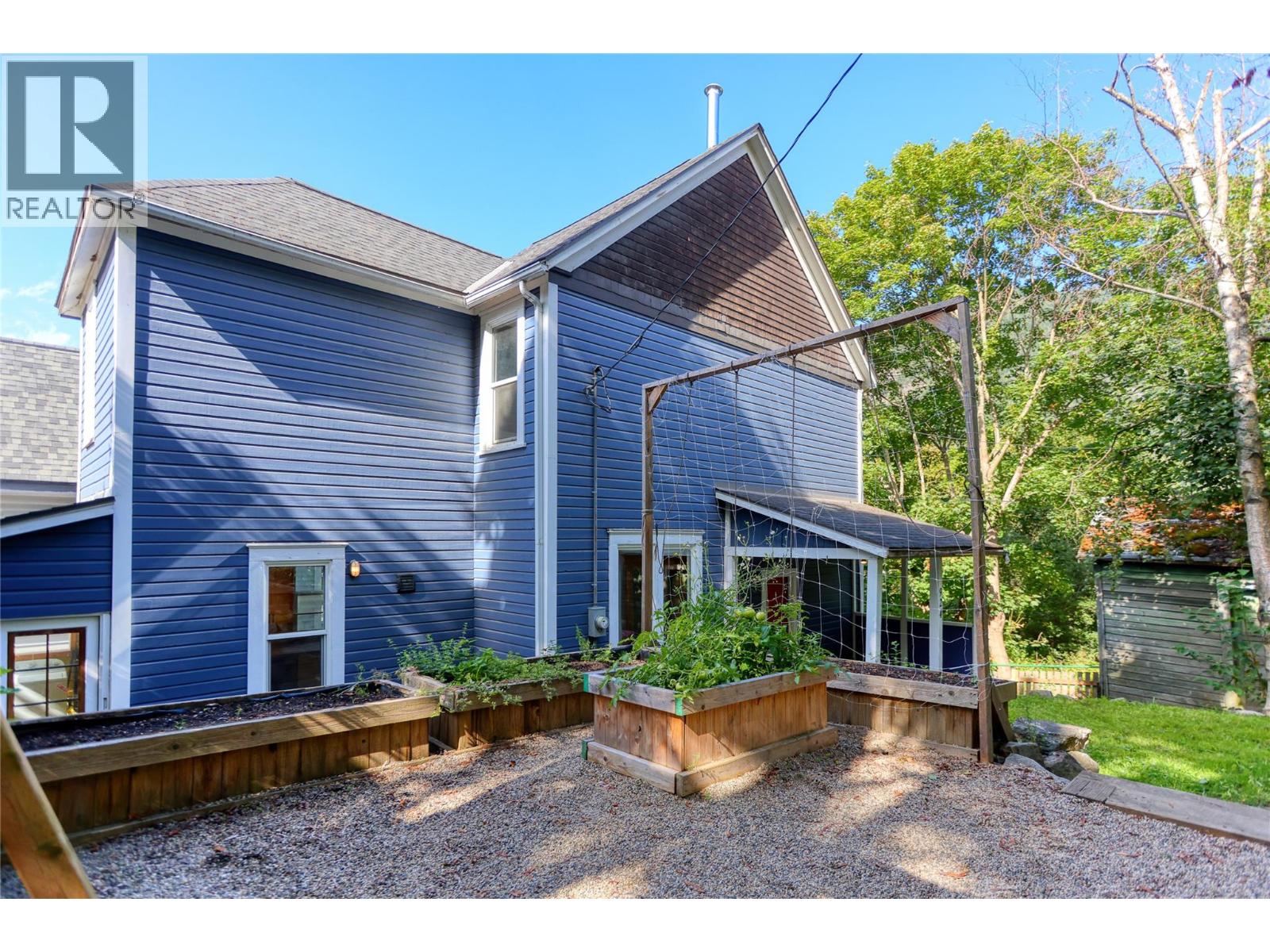 924 FRONT Street - 33