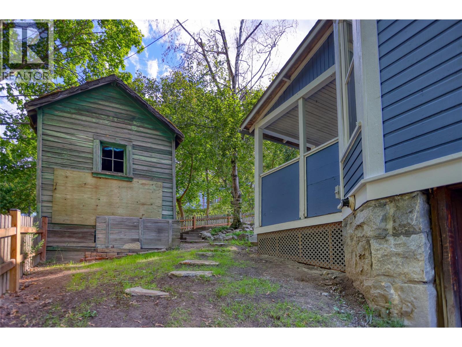 924 FRONT Street - 8