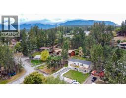 Living room - 1336 11th Avenue, Invermere, BC V0A1K0 Photo 8