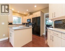 4073 Longview Dr, Saanich, BC V8N2K6 Photo 14