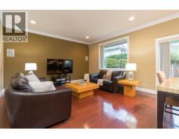 4073 Longview Dr, Saanich, BC V8N2K6 Photo 19