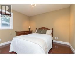 4073 Longview Dr, Saanich, BC V8N2K6 Photo 29