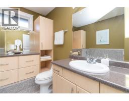 4073 Longview Dr, Saanich, BC V8N2K6 Photo 27