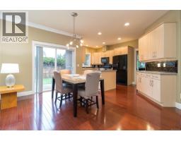 4073 Longview Dr, Saanich, BC V8N2K6 Photo 15