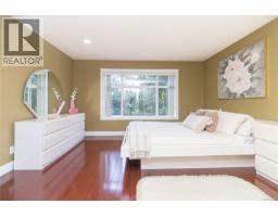 4073 Longview Dr, Saanich, BC V8N2K6 Photo 23