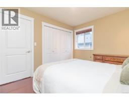 4073 Longview Dr, Saanich, BC V8N2K6 Photo 30
