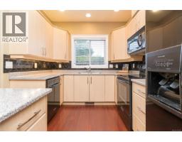 4073 Longview Dr, Saanich, BC V8N2K6 Photo 17