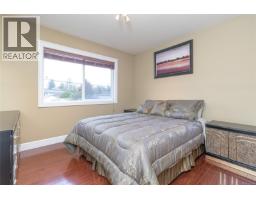 4073 Longview Dr, Saanich, BC V8N2K6 Photo 31