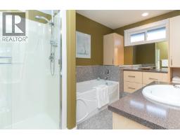 4073 Longview Dr, Saanich, BC V8N2K6 Photo 28