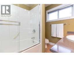 4073 Longview Dr, Saanich, BC V8N2K6 Photo 33