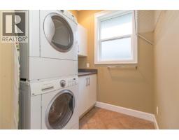 4073 Longview Dr, Saanich, BC V8N2K6 Photo 34
