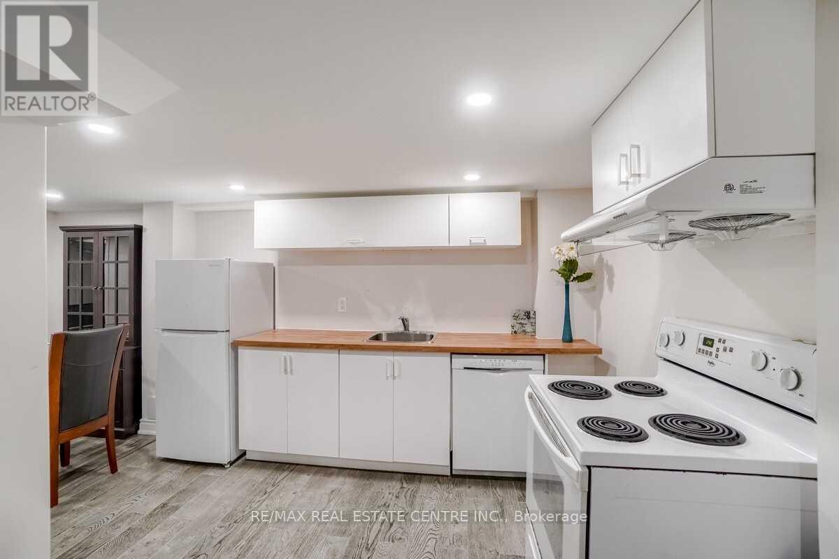 11 INGLESIDE ROAD - 32