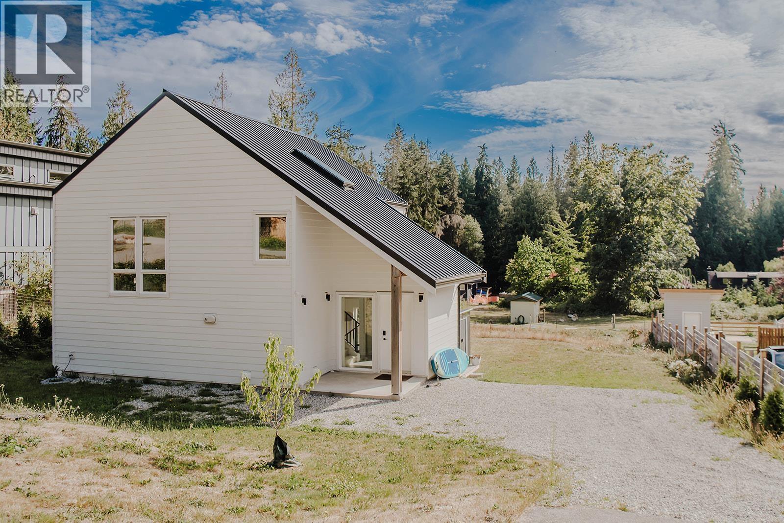 3477 SPRUCE ROAD, Roberts Creek