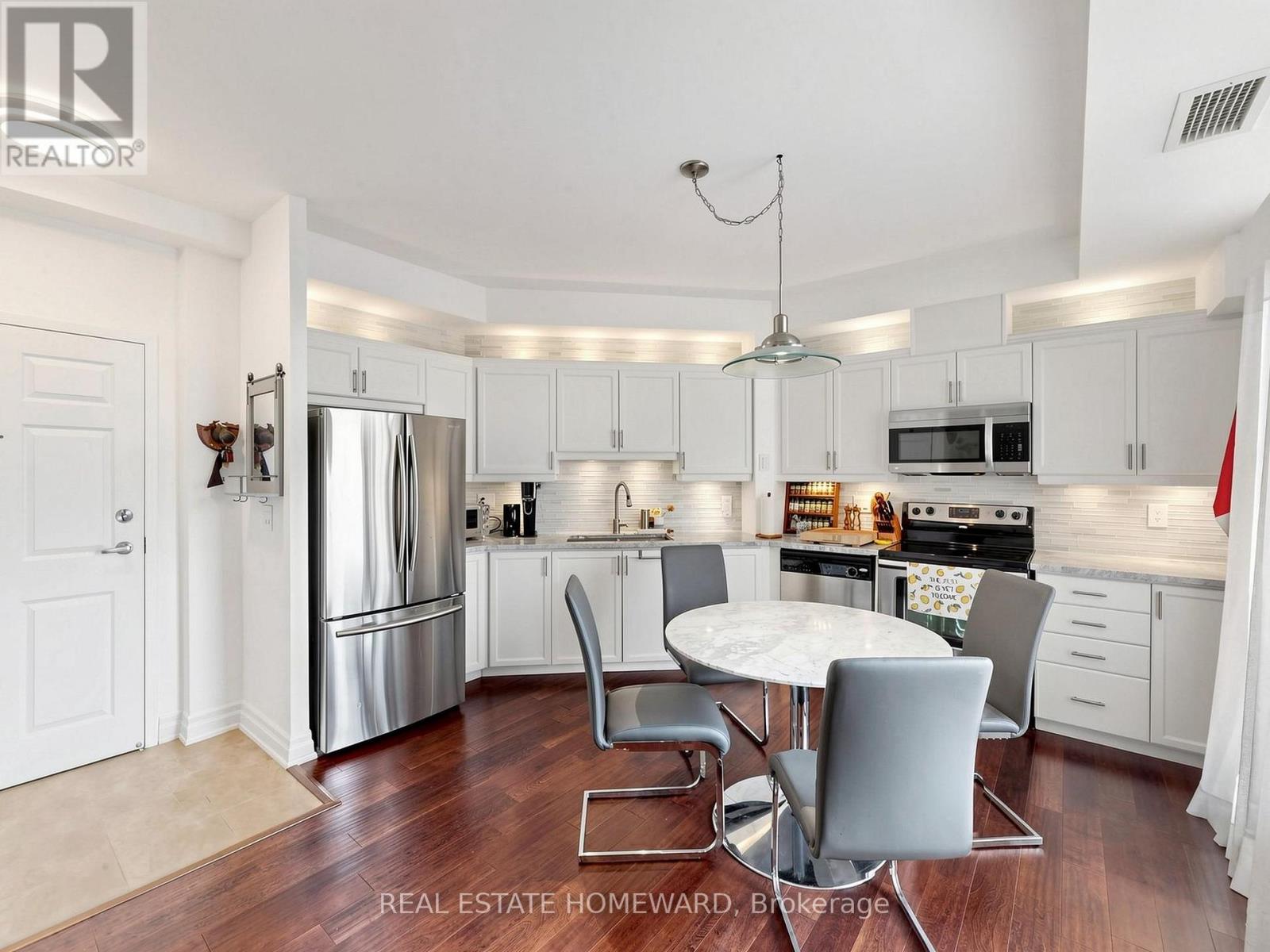 #309 15450 YONGE STREET - 5