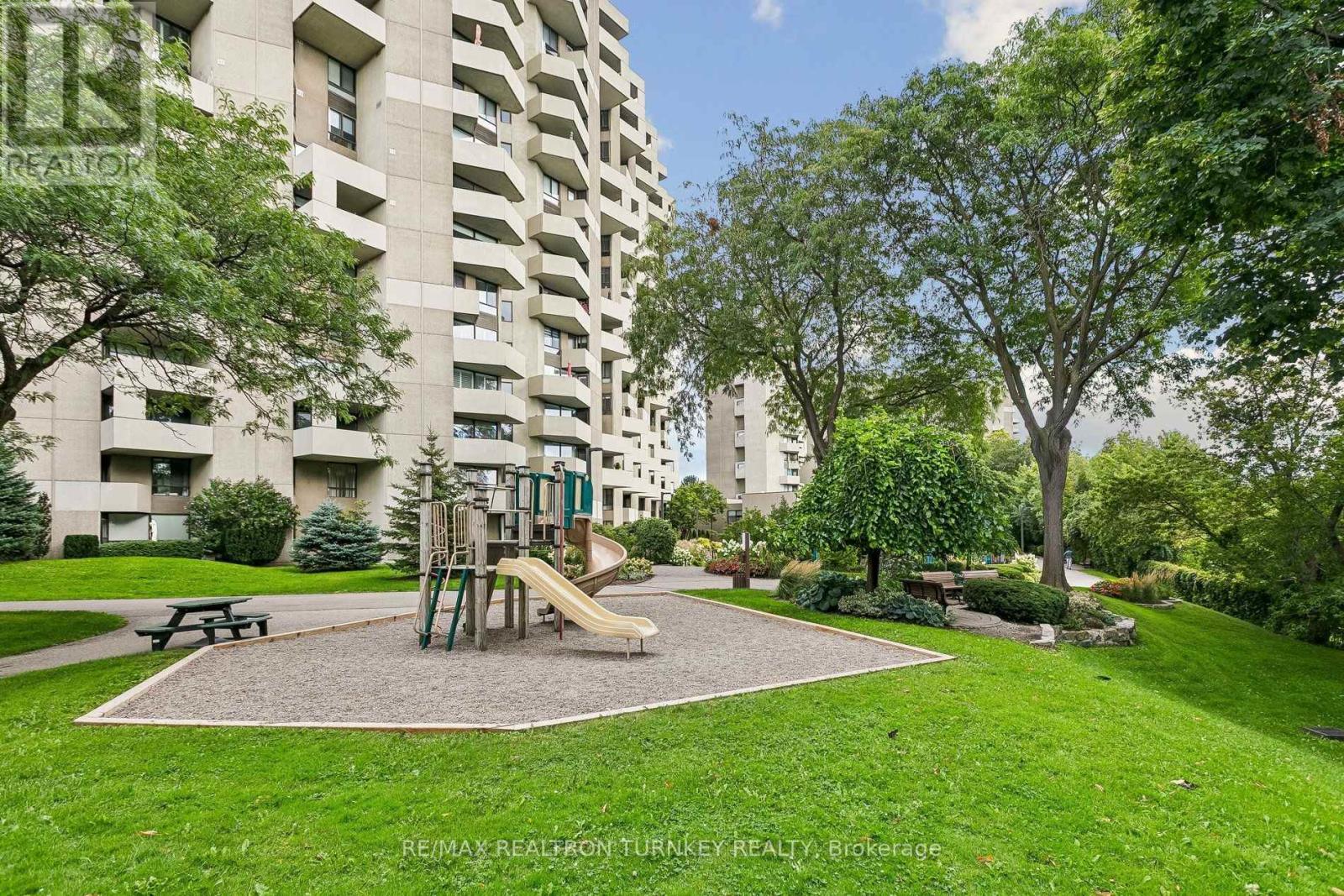 A12 - 296 MILL ROAD, Toronto (Markland Wood) — photo 5