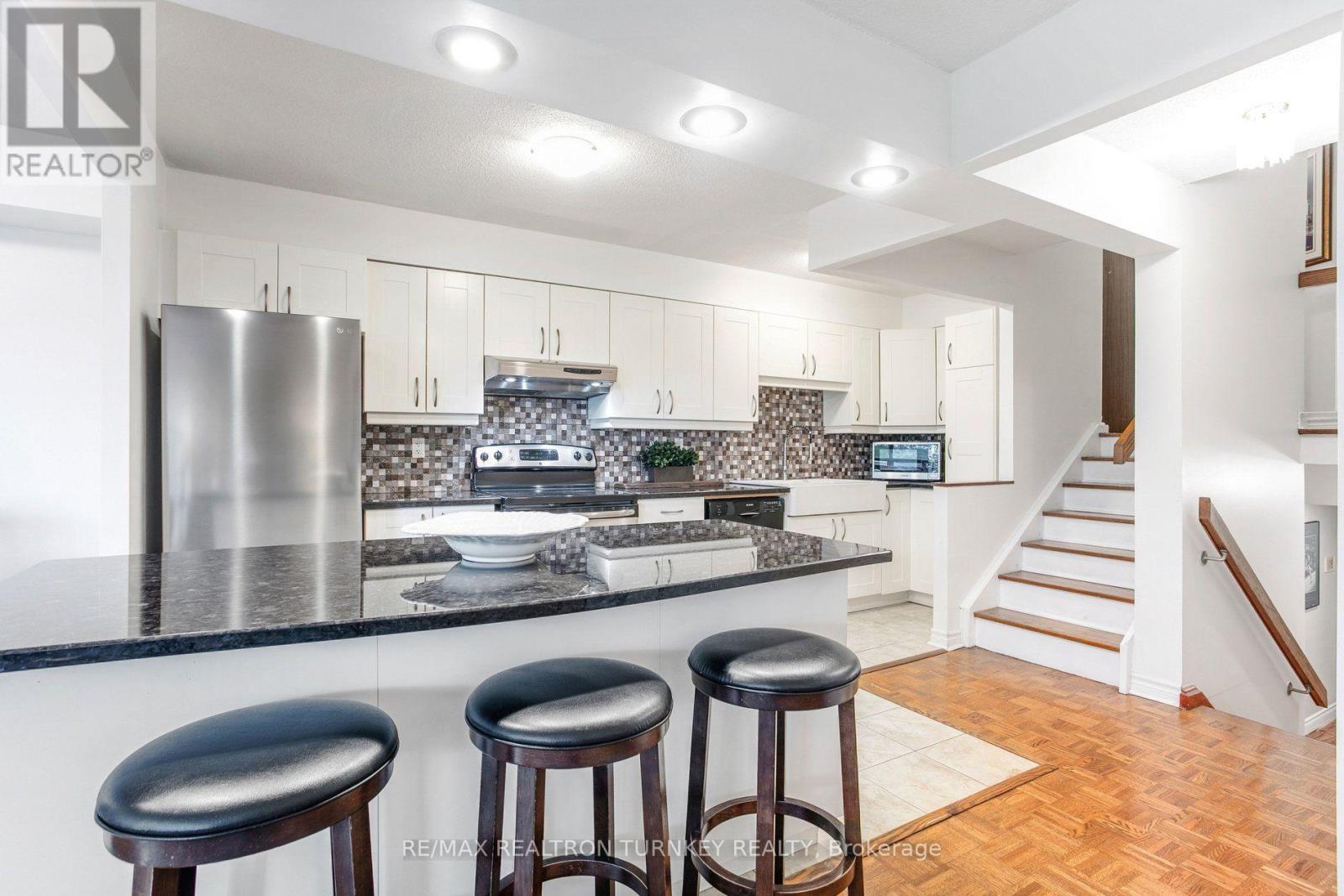 A12 - 296 MILL ROAD, Toronto (Markland Wood) — photo 9
