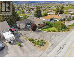 Kitchen - 869 Mckenzie Road, Kelowna, BC V1X2B4 Photo 8
