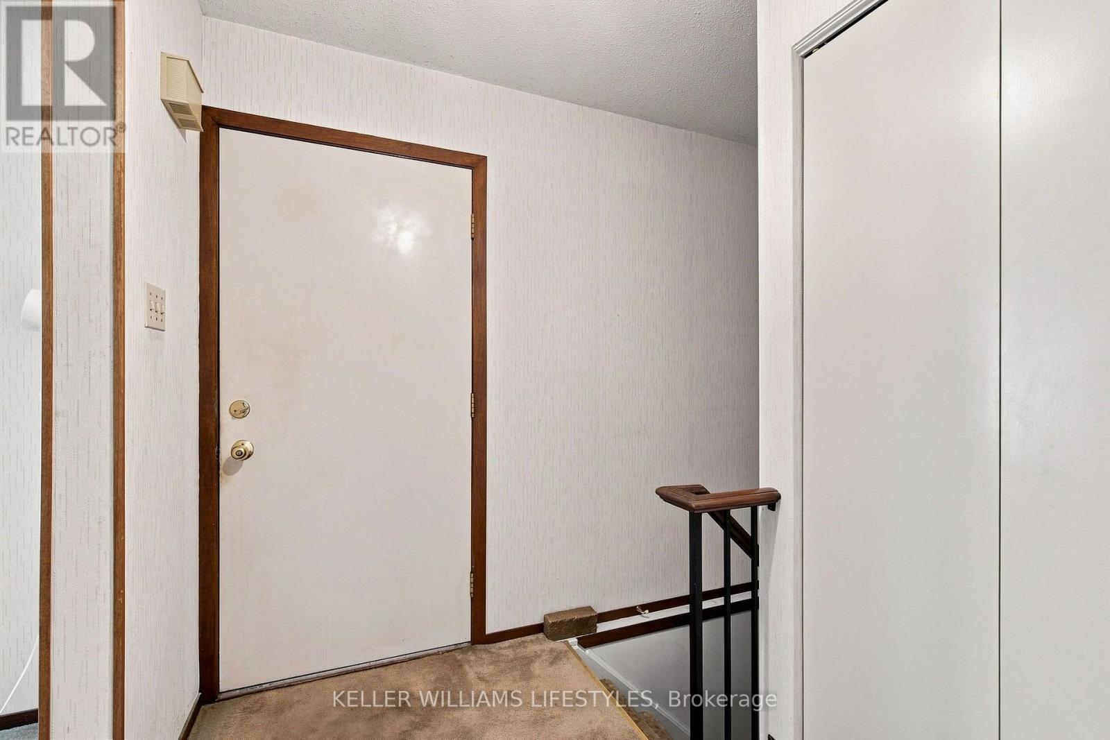 1733 Aldersbrook photo 4