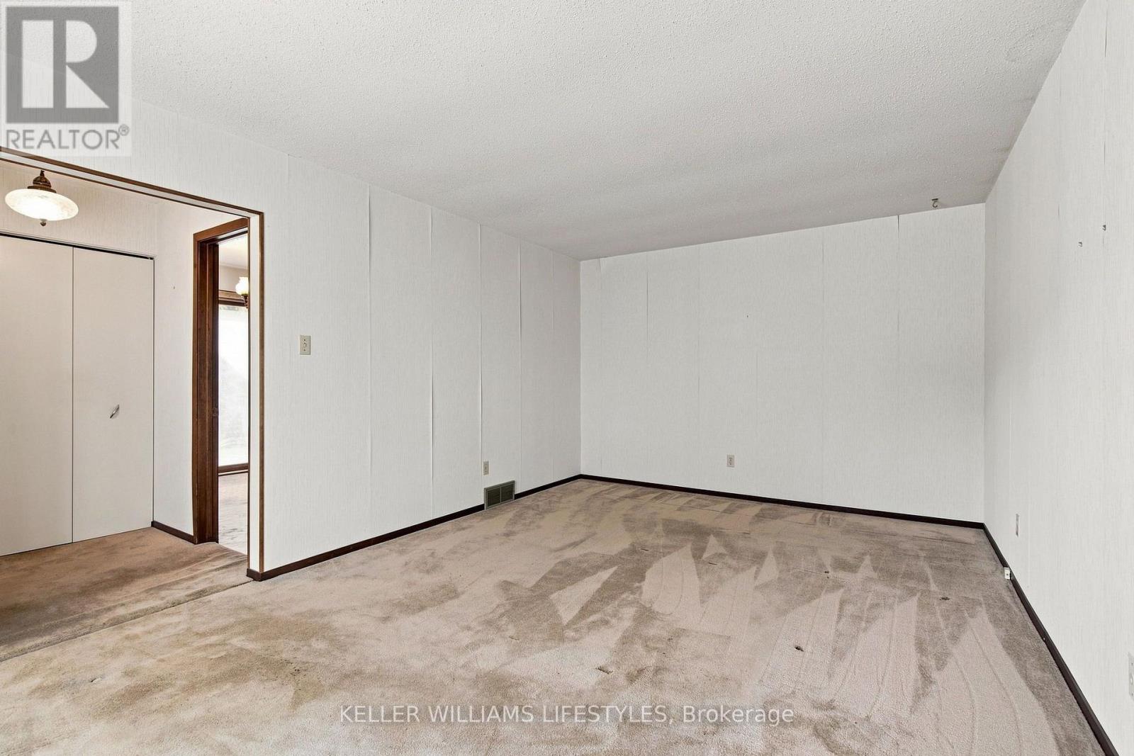 1733 Aldersbrook photo 5