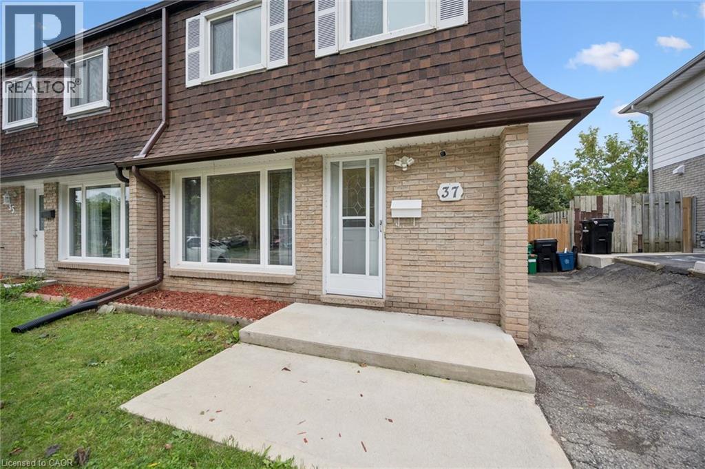 37 SHADELAND Crescent — photo 2
