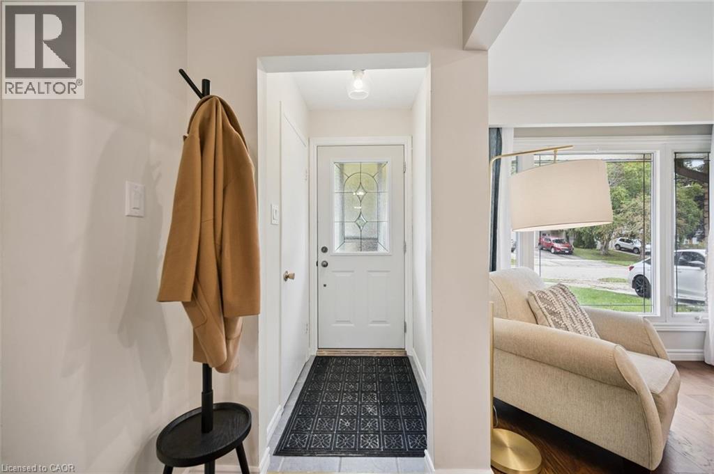 37 SHADELAND Crescent — photo 3