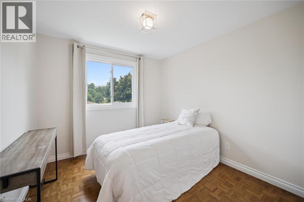 37 SHADELAND Crescent - 19