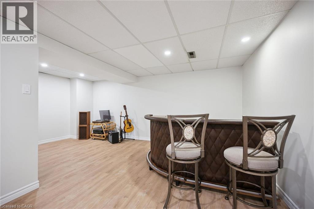 37 SHADELAND Crescent - 28