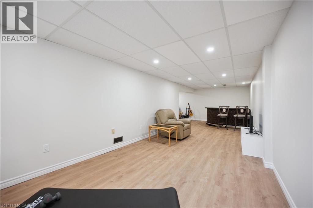 37 SHADELAND Crescent - 27