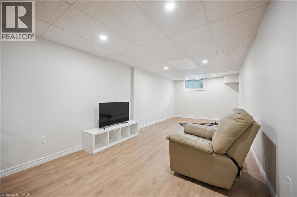 37 SHADELAND Crescent - 25