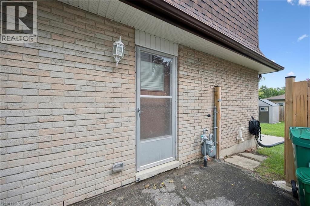 37 SHADELAND Crescent - 30