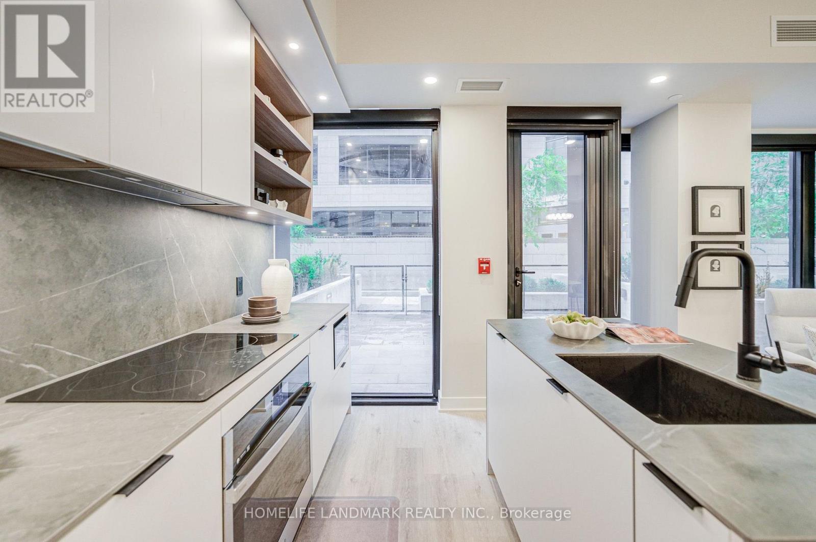 #TH05 55 CHARLES STREET E - 8