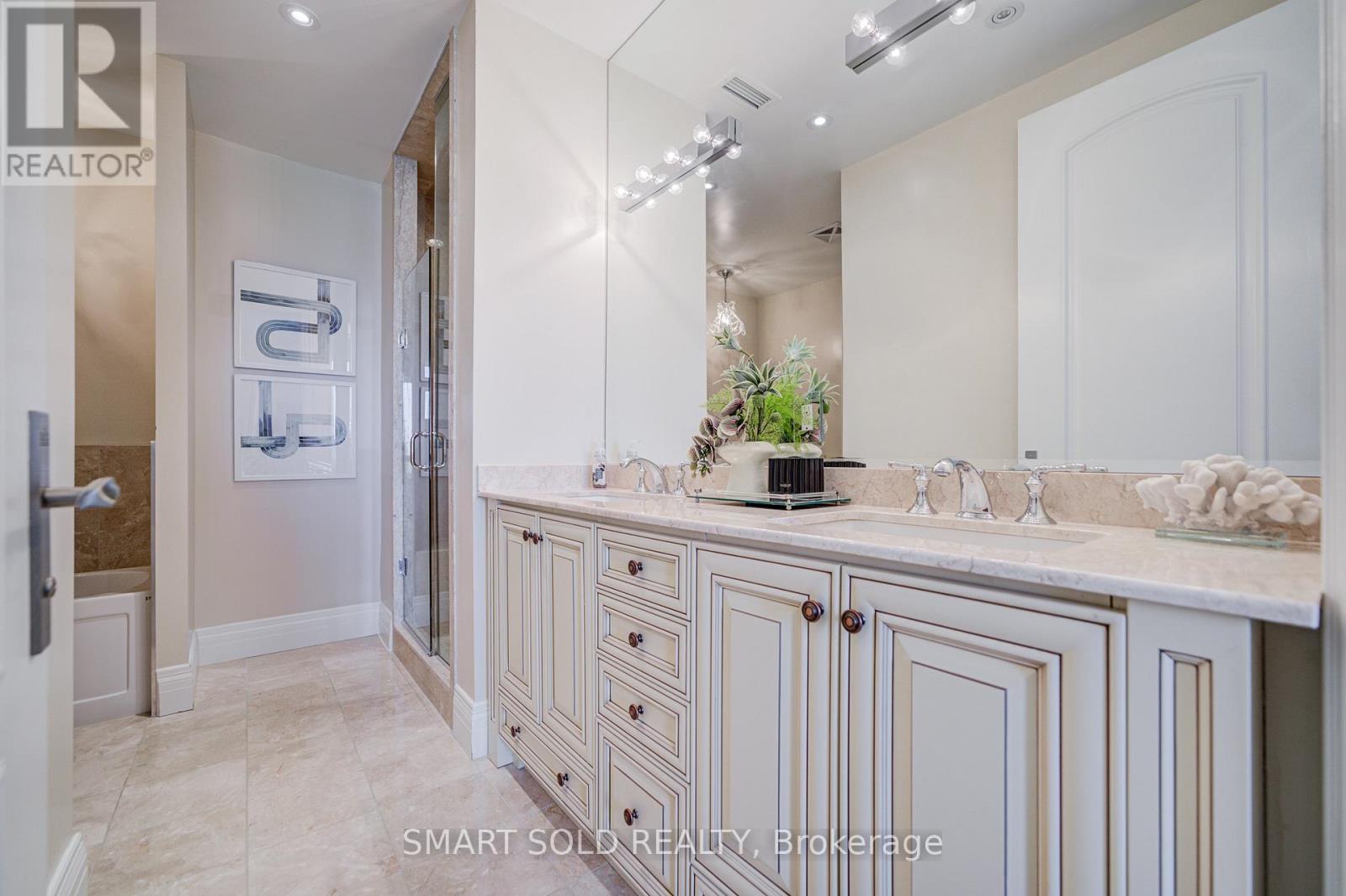 #1514 10 BLOORVIEW PLACE - Image 32