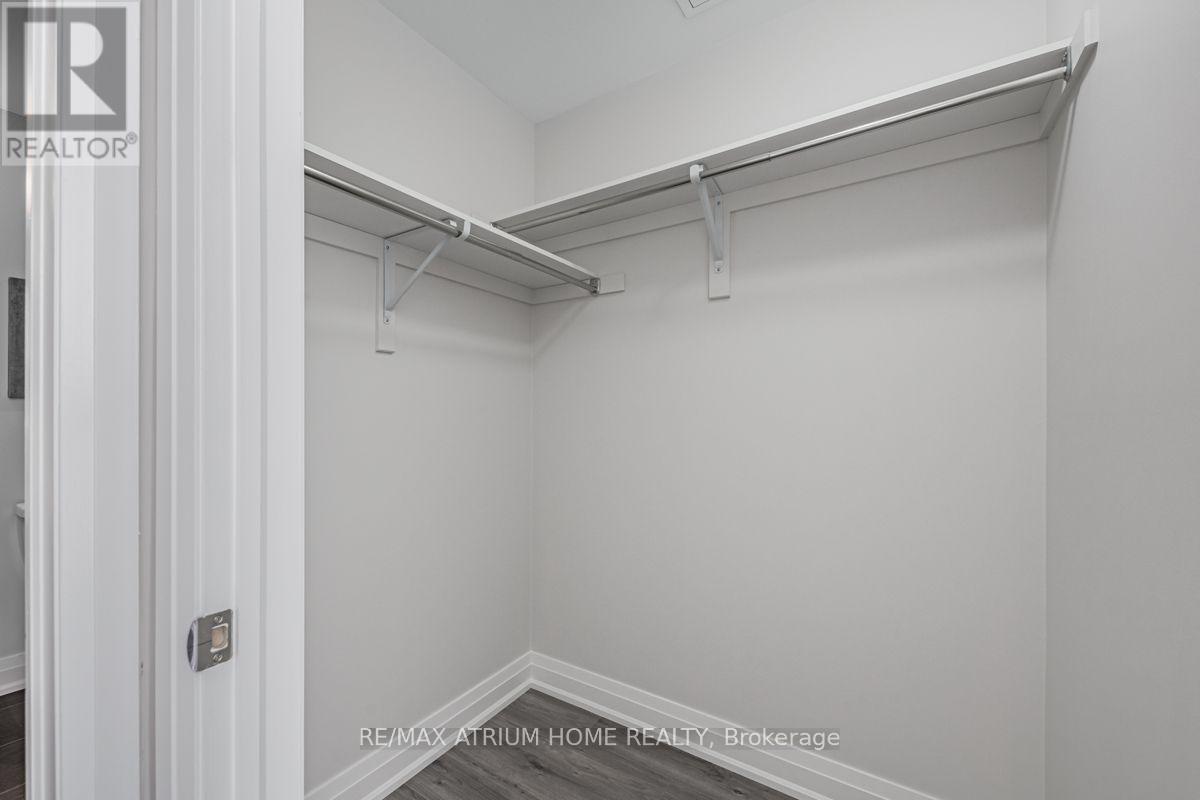 #18 780 SHEPPARD AVENUE E - 12
