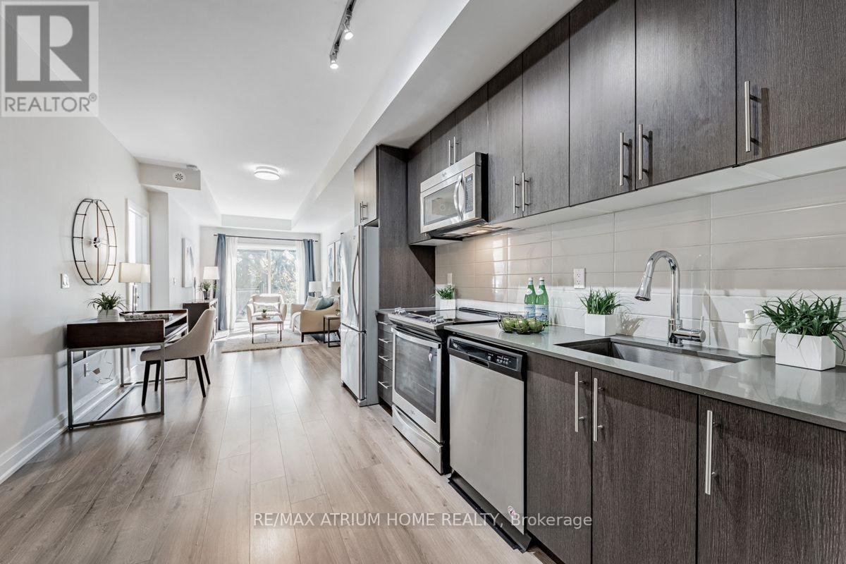 #18 780 SHEPPARD AVENUE E - 2
