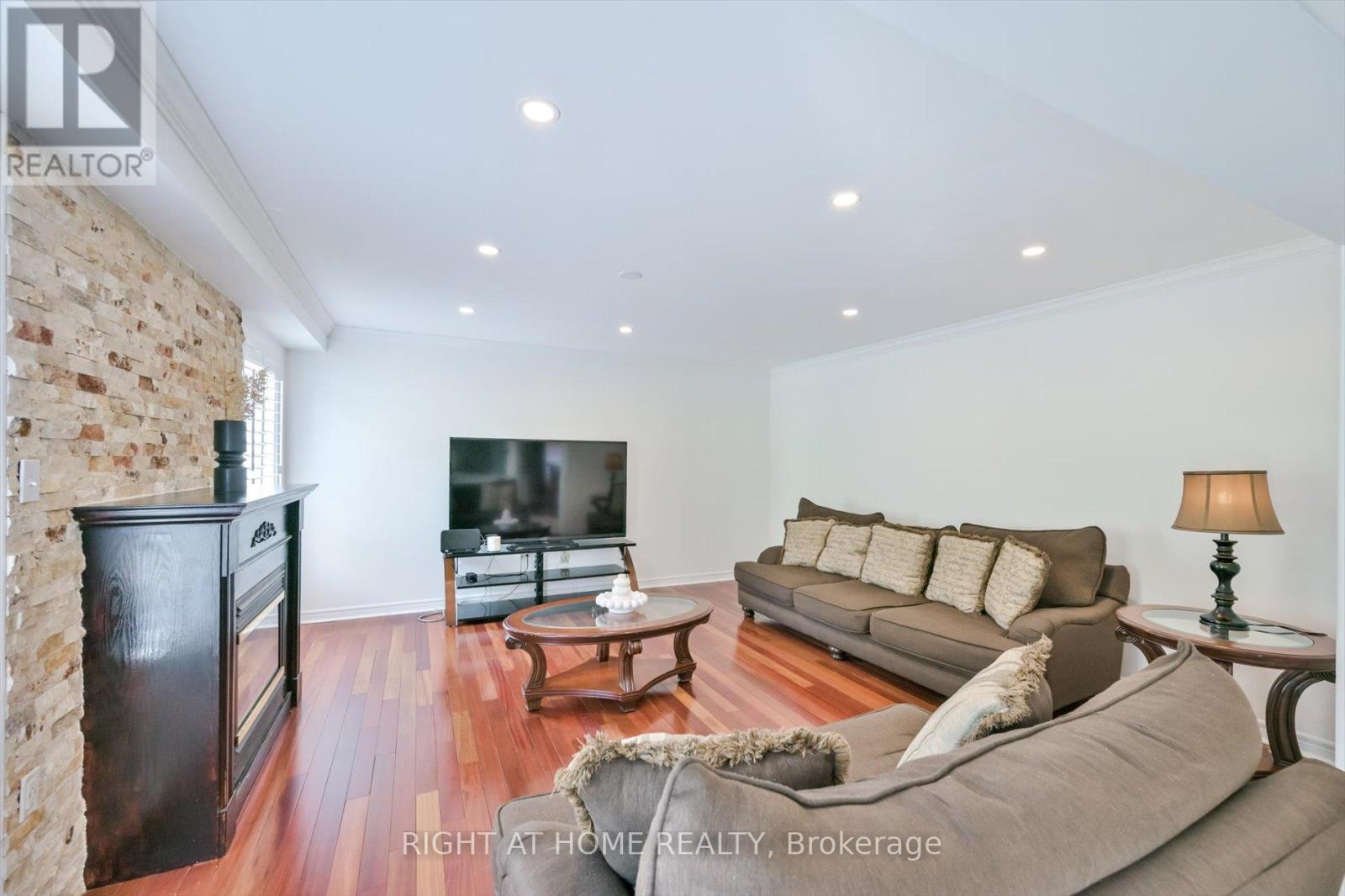 57 HOPKINSON CRESCENT - 15