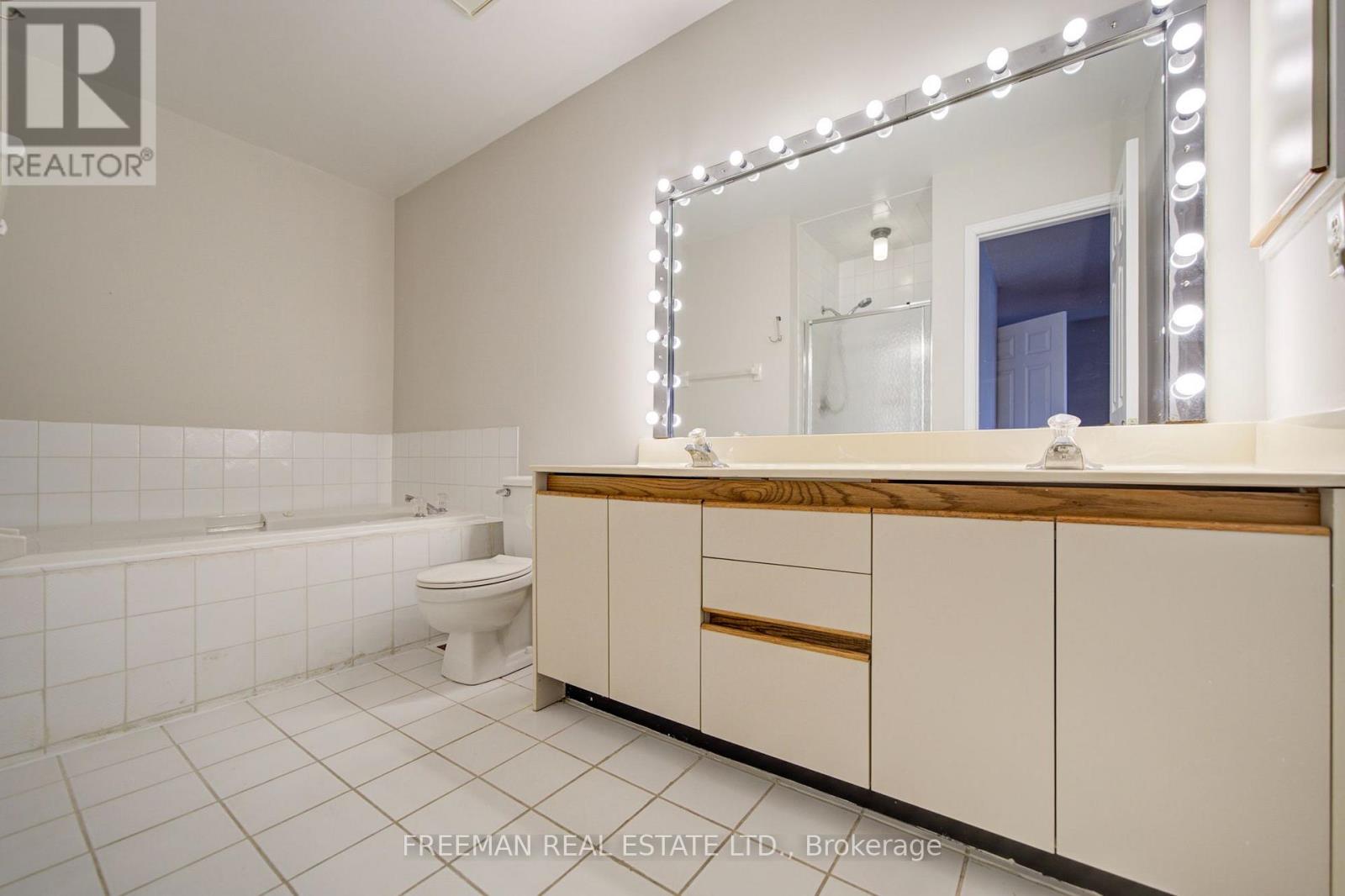 107 BROWNSTONE CIRCLE - Image 25