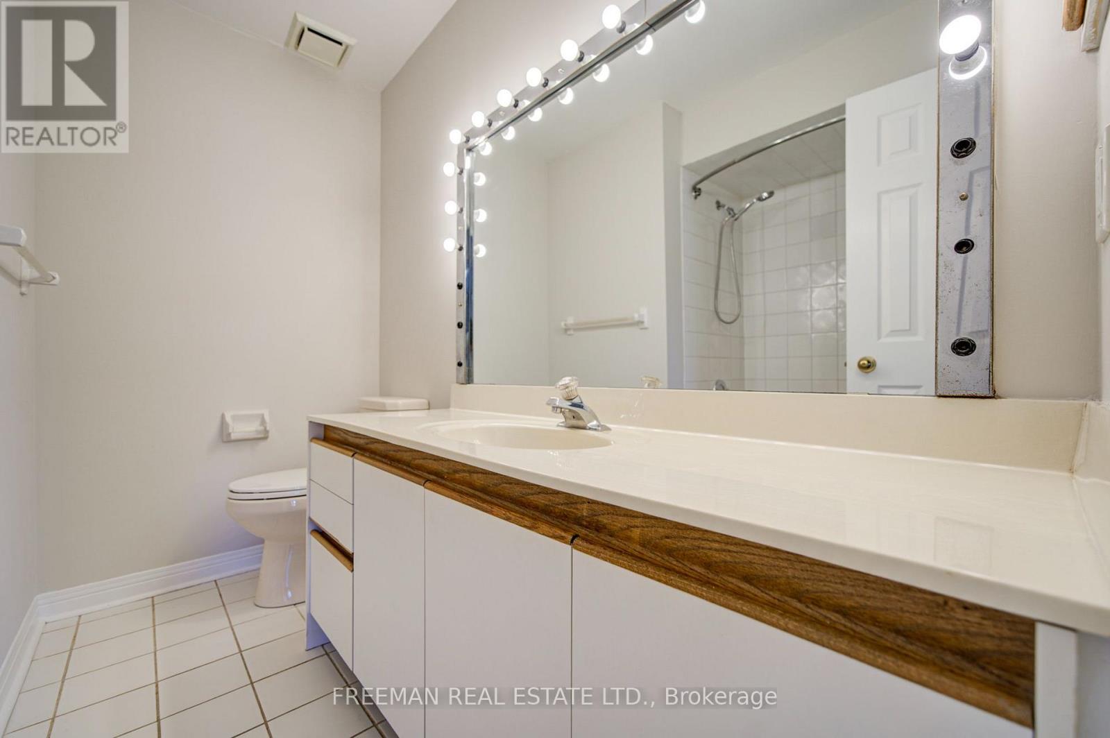 107 BROWNSTONE CIRCLE - Image 32