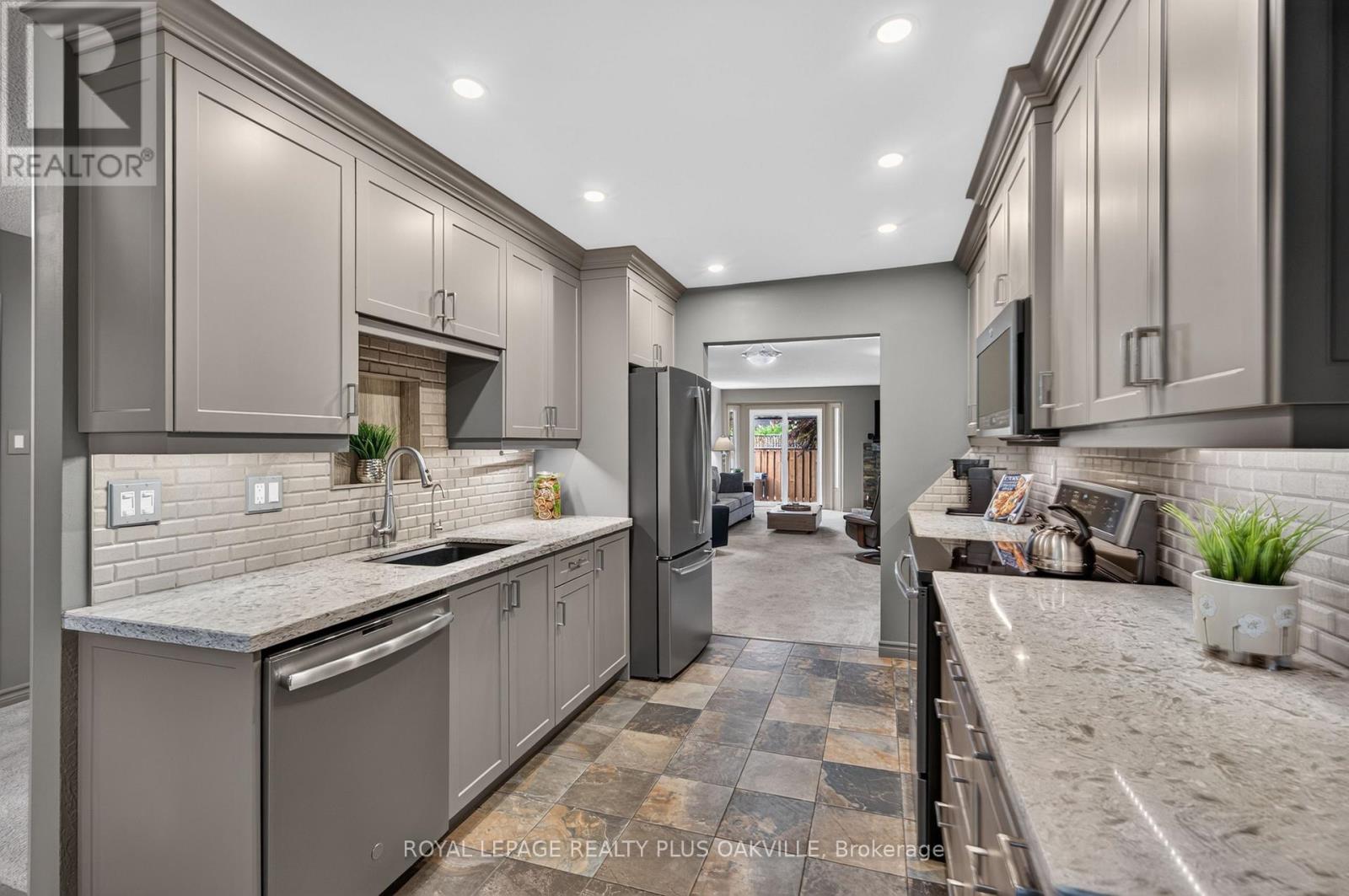 #53 5255 LAKESHORE ROAD - 10