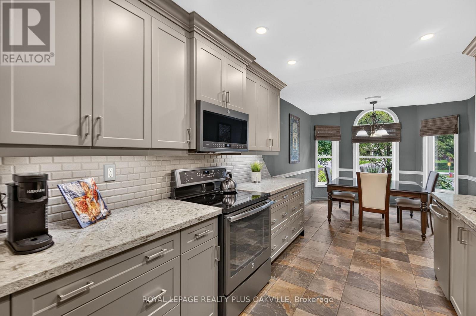 #53 5255 LAKESHORE ROAD - 9