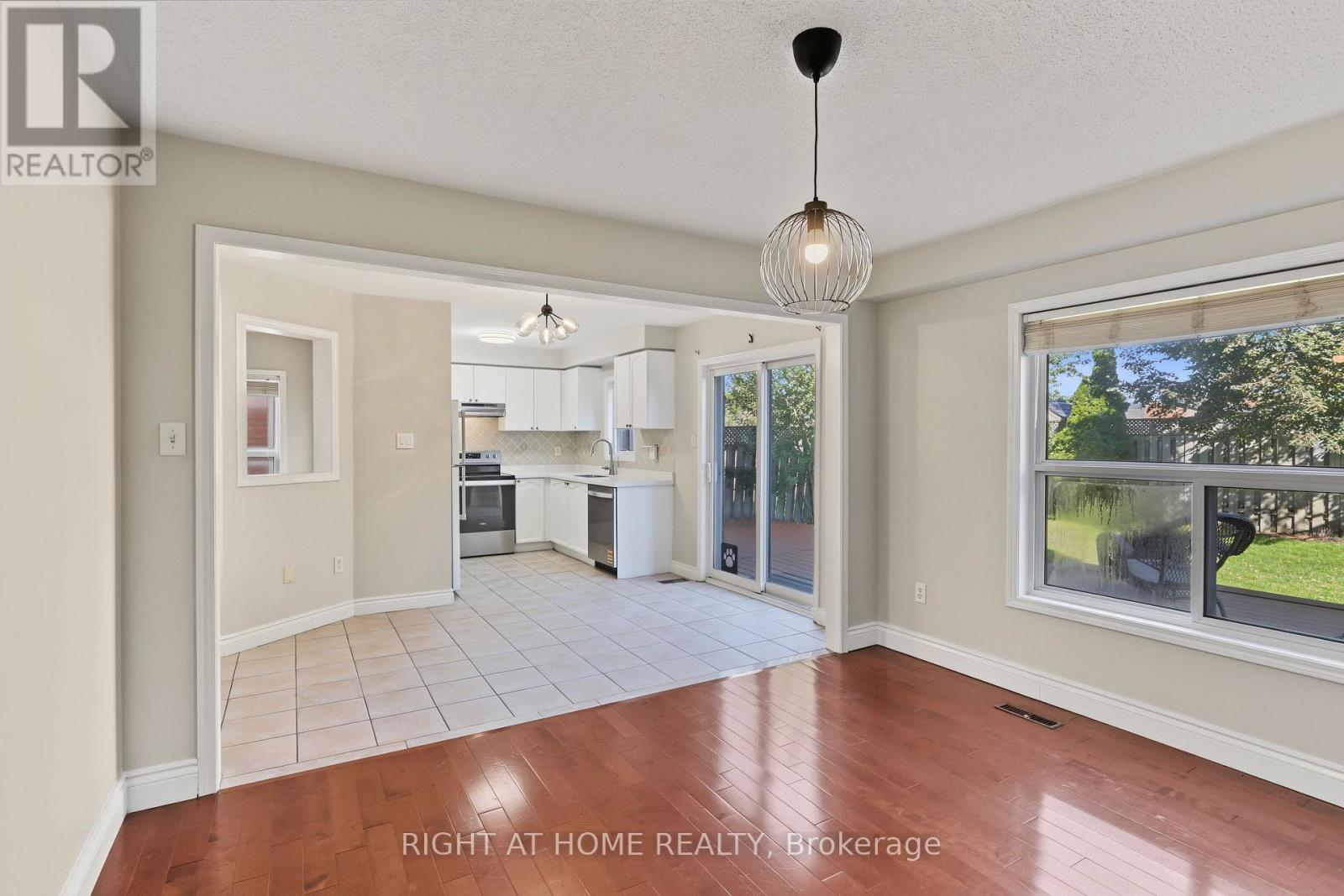 88 SCOTTSDALE DRIVE - 11