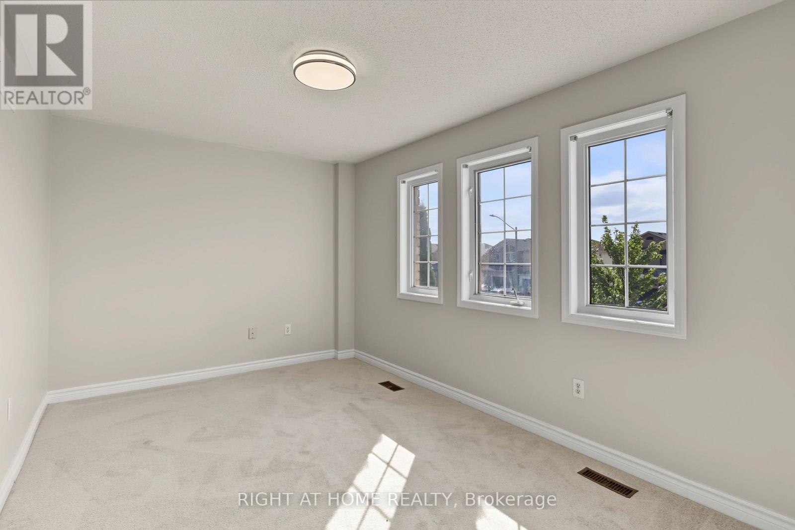 88 SCOTTSDALE DRIVE - Image 25
