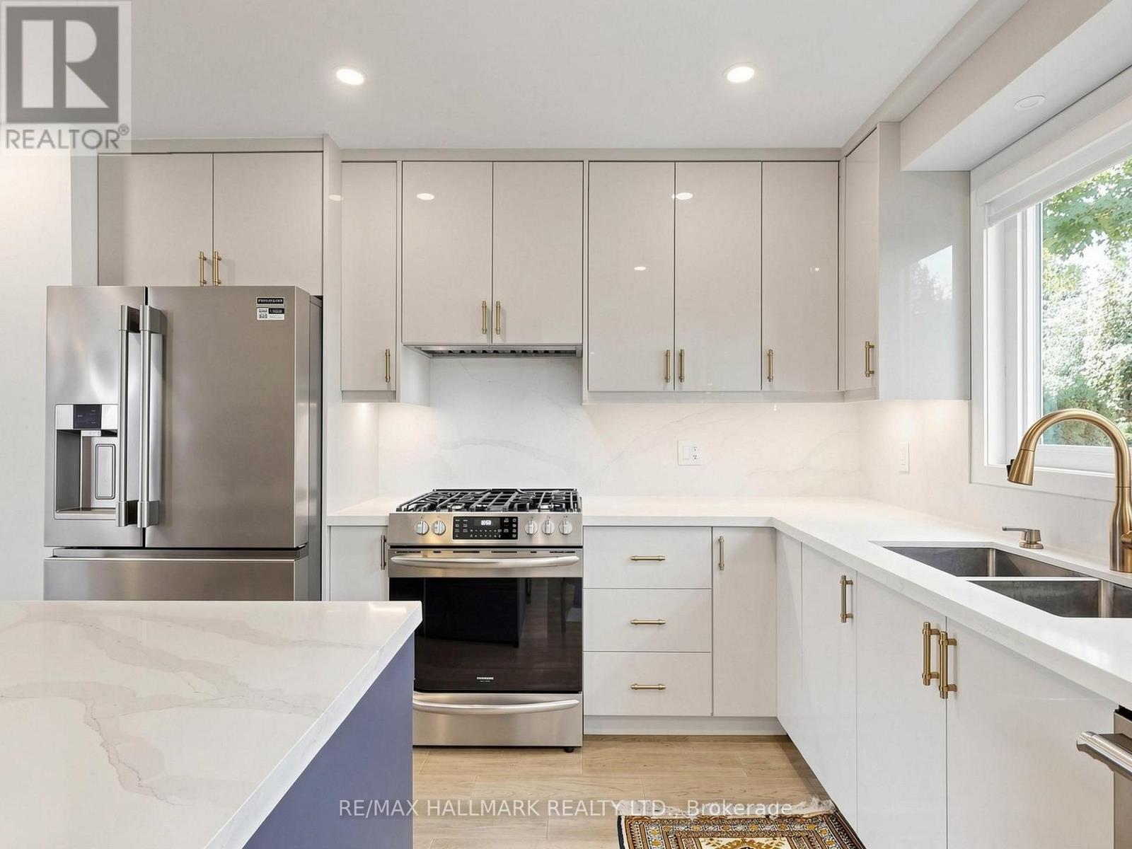 400 HANDLEY CRESCENT - 13