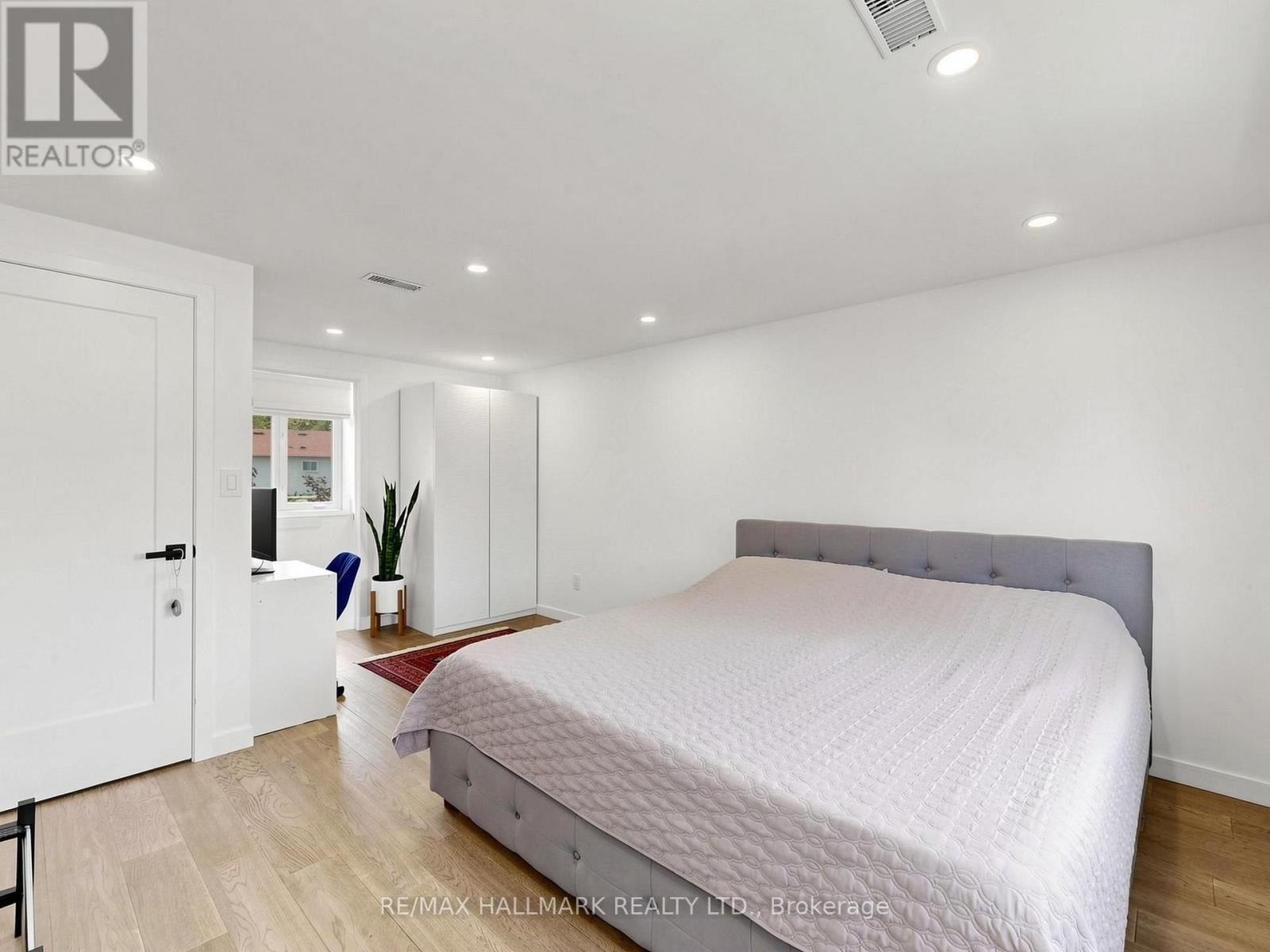 400 HANDLEY CRESCENT - 23