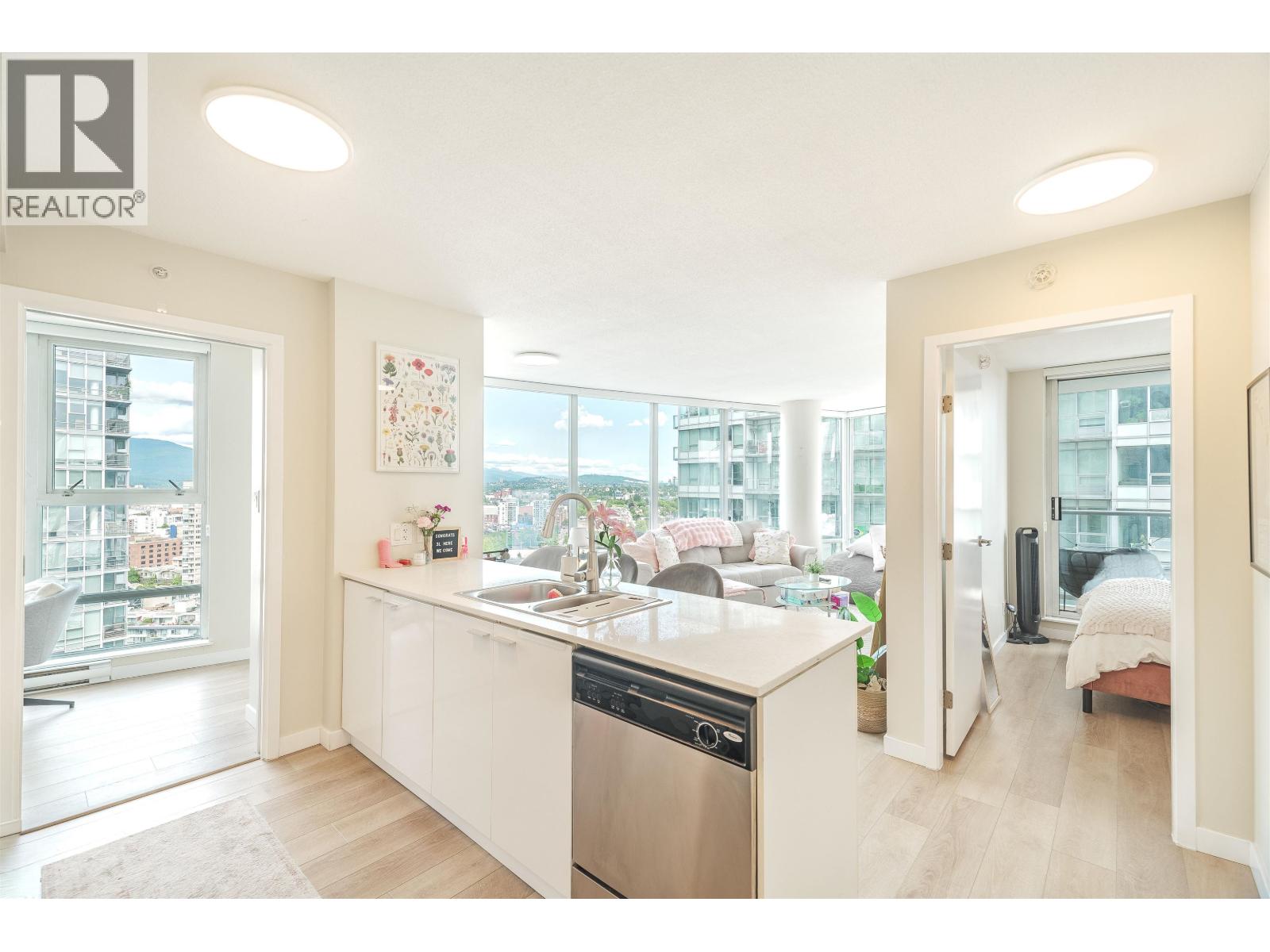 2308 111 W GEORGIA STREET, Vancouver — photo 3